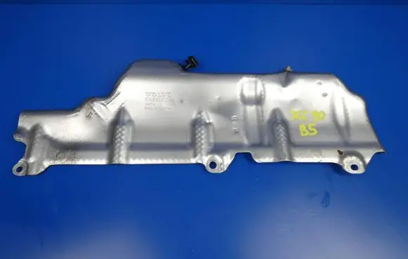 Volvo XC90 Heat shield in engine bay 31493371
