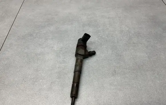 Opel Zafira C Fuel injector 0445110327