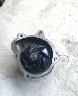 Opel Astra J Water pump 0053