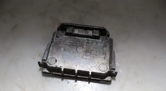 Peugeot 508 Voltage converter/converter module 