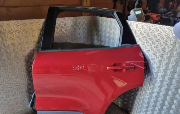 Ford Escape IV Rear door