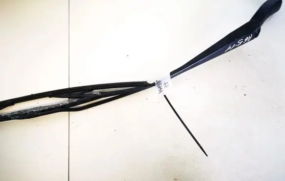 Ford Mondeo Mk III Front wiper blade arm 1s7117526cc