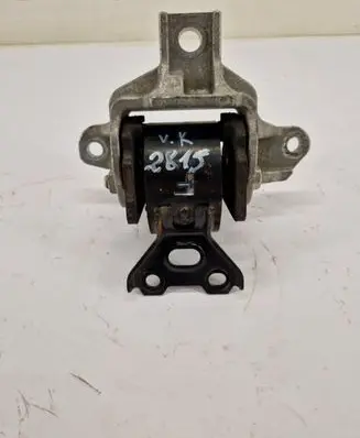 Mitsubishi Outlander Engine mount bracket 
