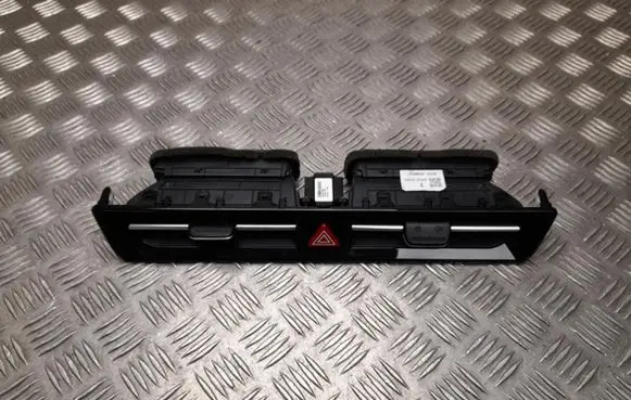 KIA Niro Dash center air vent grill 97410AT000