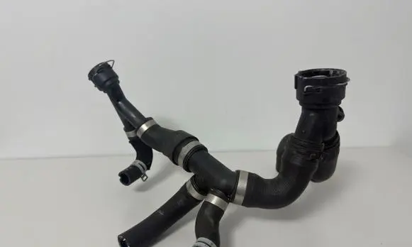 Engine coolant pipe/hose