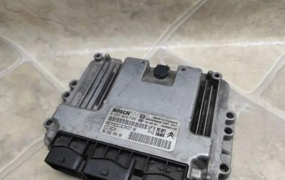 Citroen C4 I Engine control unit/module 0281014729 9665674480