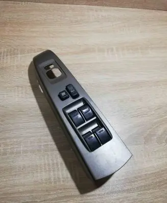 Toyota Prius (XW20) Electric window control switch 8482047012