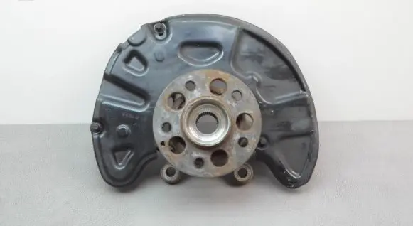 Mercedes-Benz GLK (X204) Front wheel hub A2044211120