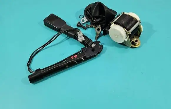 BMW 1 E81 E87 Front seatbelt 7126296 IMPRK1604746