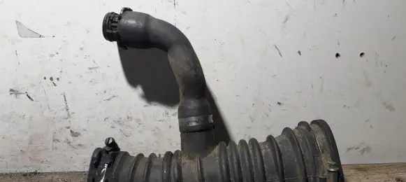 Ford Focus Air intake hose/pipe 3M519A673M