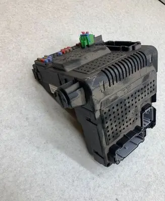 Volvo V70 Fuse module 00006095139 30765149 28024622