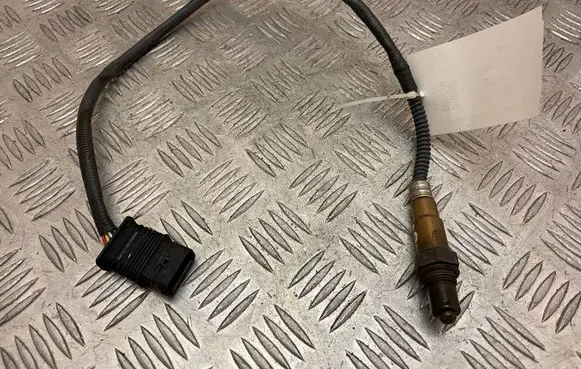 BMW 2 F46 Lambda probe sensor 8600992
