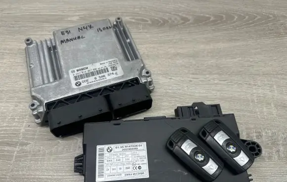 BMW 3 E90 E91 Engine ECU kit and lock set 8506374 030454564 0281016067