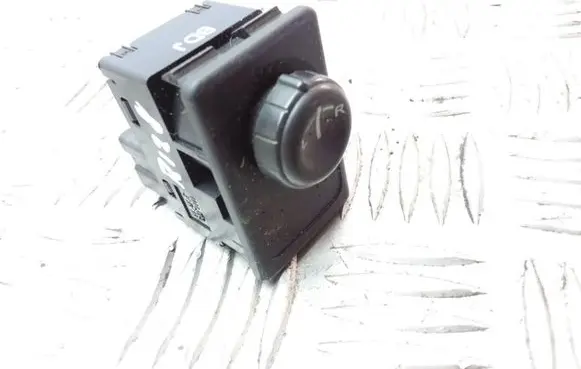 Nissan Almera Tino Wing mirror switch