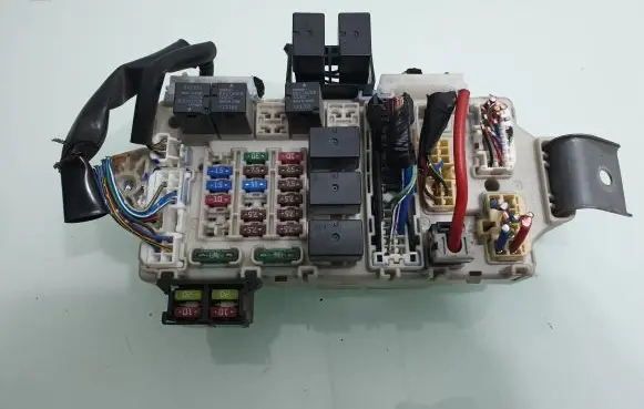 Mitsubishi Pajero Fuse module 91840W 701080071
