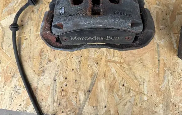 Mercedes-Benz Vito Viano W447 Front brake caliper B91902