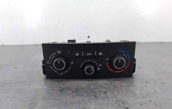 Peugeot 207 Climate control/heater control trim 
