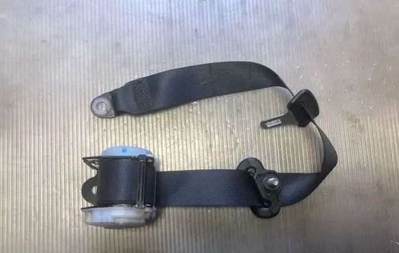 Suzuki Grand Vitara II Rear seatbelt 8498065J0 TKAB0EP528