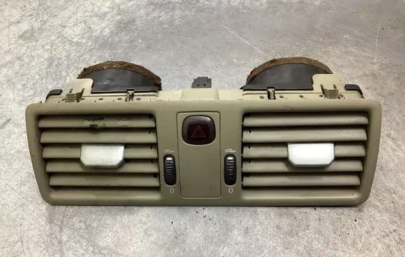 Volvo XC90 Dash center air vent grill 3409400