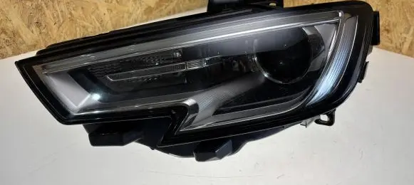 Audi A3 S3 8V Headlight/headlamp 8V0941005E K161KK0