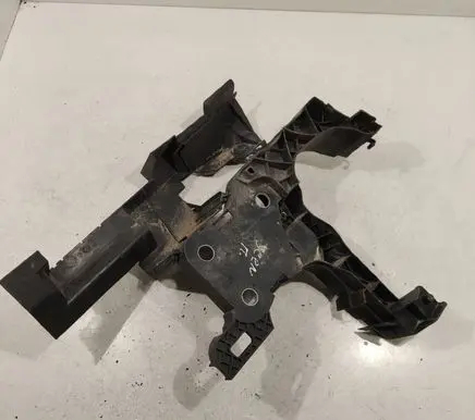 Renault Scenic II - Grand scenic II Front bumper mounting bracket 8200137496