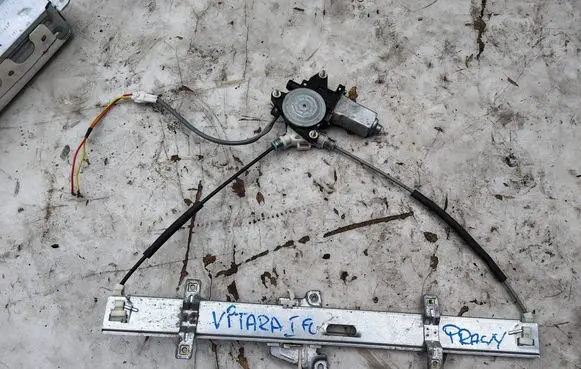 Suzuki Grand Vitara I Front door window regulator with motor 0621008911
