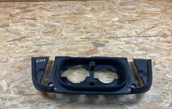 Nissan Leaf II (ZE1) Electric car charge socket cover 657305SH0A