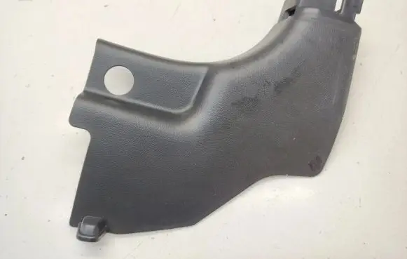 Foot area side trim