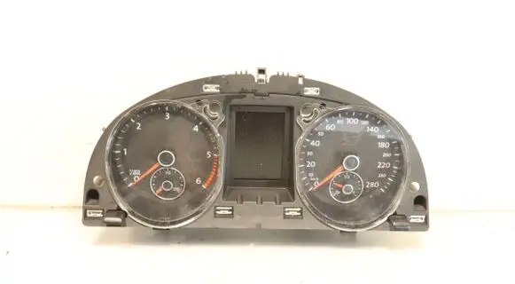 Volkswagen PASSAT CC Clock 