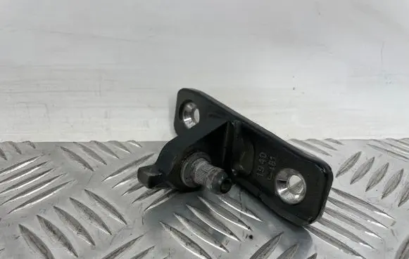 Mercedes-Benz C W205 Front door upper hinge 1940