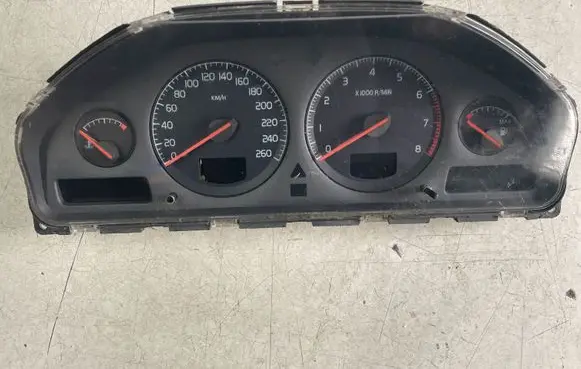Volvo V70 Speedometer (instrument cluster) 9459821
