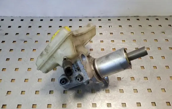 Audi A4 S4 B7 8E 8H Master brake cylinder