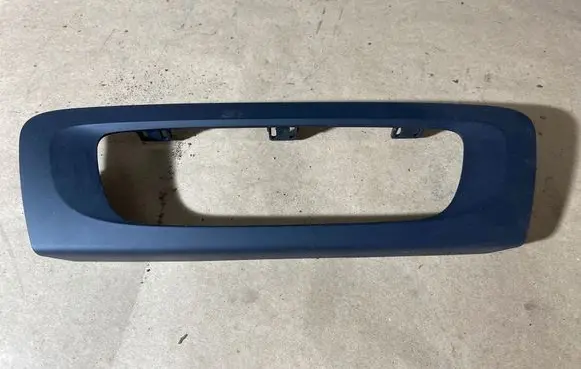 Radio/GPS head unit trim