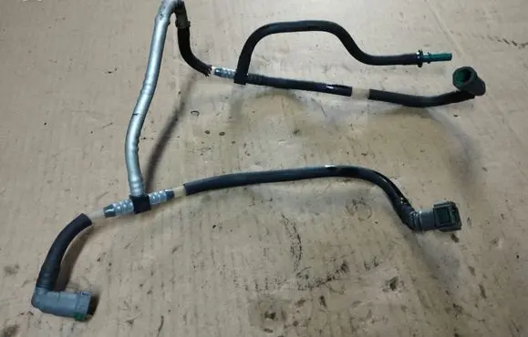 Peugeot 4007 Fuel line pipe