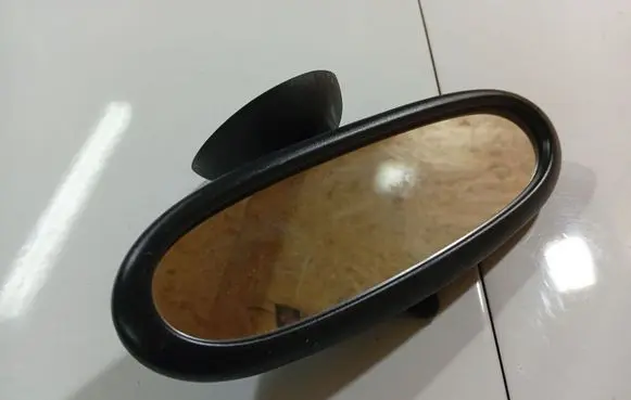 Rear view mirror (interior)