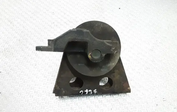 Nissan Primera Engine mount bracket