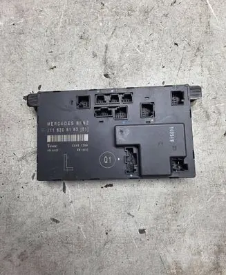 Mercedes-Benz E W211 Door control unit/module 2118208185 00401298