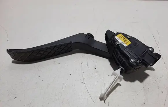 Volkswagen Touareg II Accelerator throttle pedal 7L0723507D