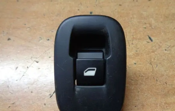 Peugeot 2008 I Electric window control switch 96751119ZD