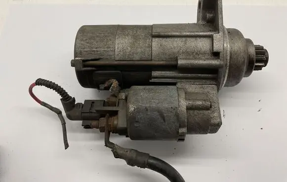Volkswagen Golf V Starter motor 02z911024j