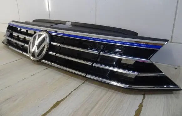 Volkswagen PASSAT B8 Front grill 3G0853653B