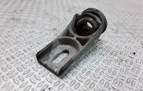 Radiator mount bracket