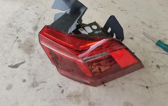 Volkswagen Tiguan Rear/tail lights 5NA945208G