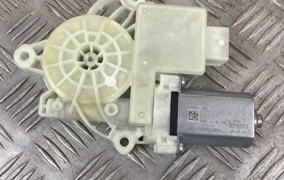 Jeep Grand Cherokee WL Rear door window regulator motor E29021103