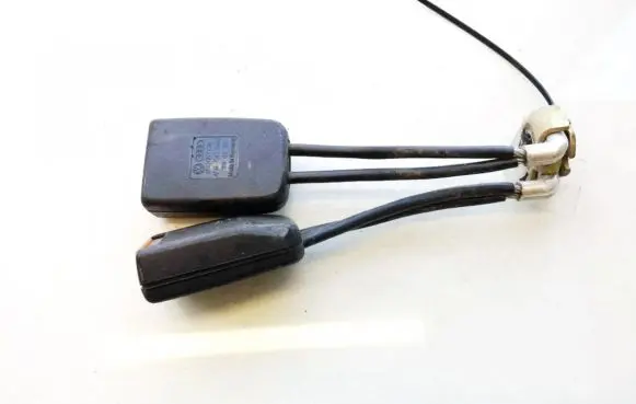 Audi 80 90 B3 Middle seatbelt buckle (rear) 893857739