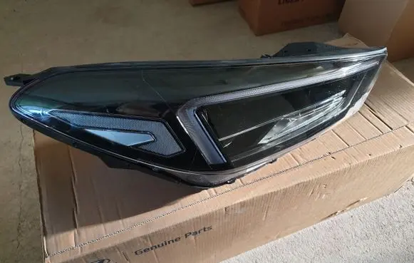Hyundai Tucson TL Headlight/headlamp 92102D7700