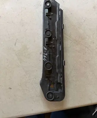 Volkswagen Touran I Front bumper mounting bracket 1T0807936