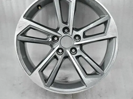 Audi A4 S4 B9 8W R18 alloy rim 