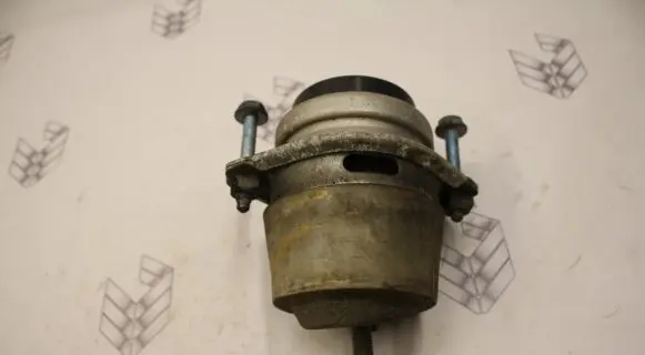 Porsche Cayenne (9PA) Engine mount bracket 94837504901