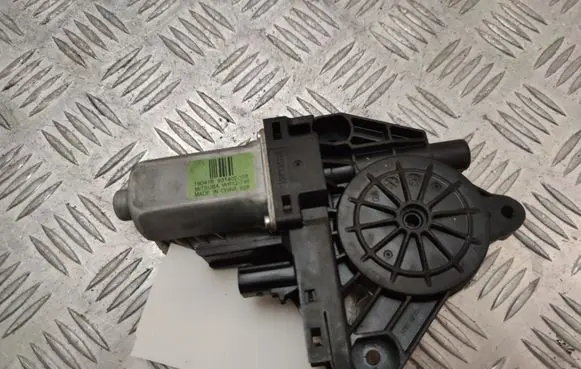 Jeep Grand Cherokee Rear door window regulator motor 931402103